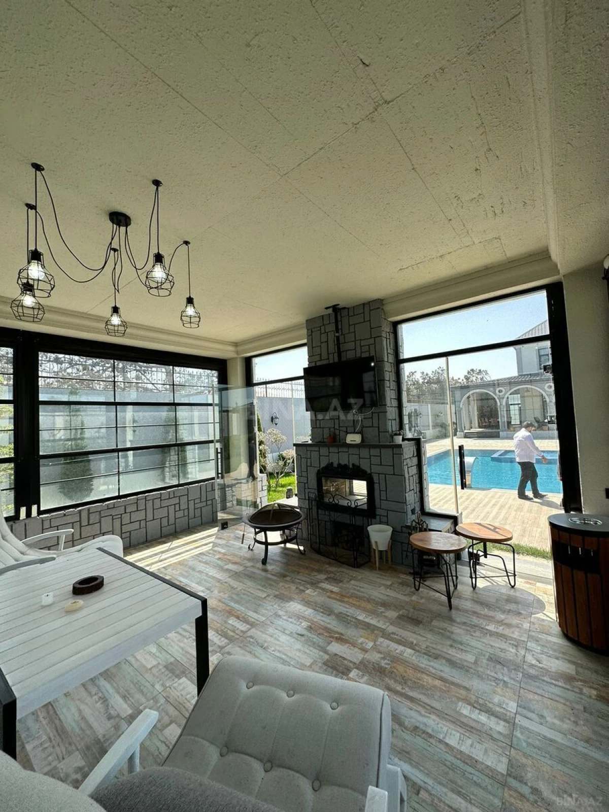 Kirayə verilir 6 otaqlı həyət evi 600 m²