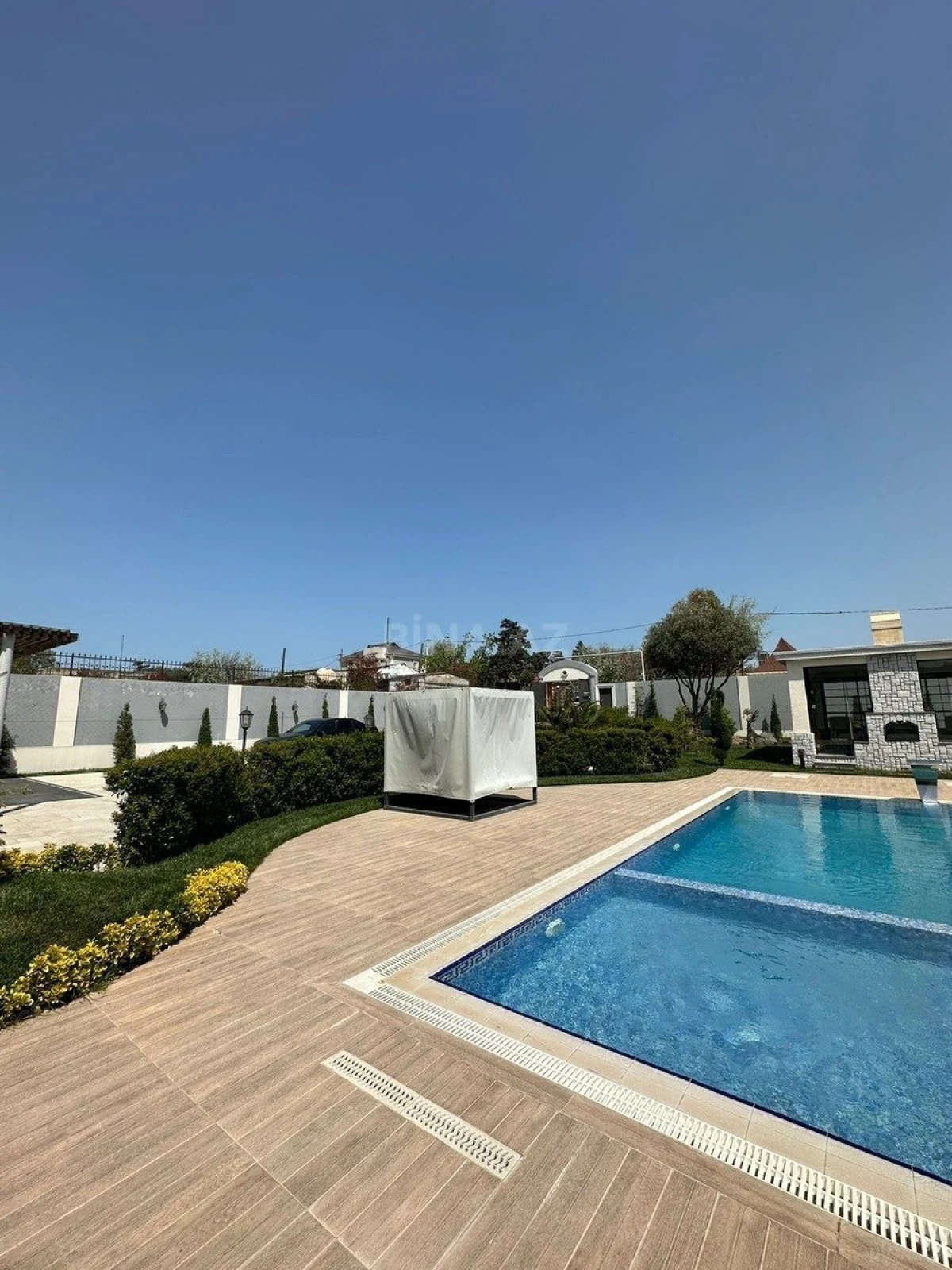 Kirayə verilir 6 otaqlı həyət evi 600 m²