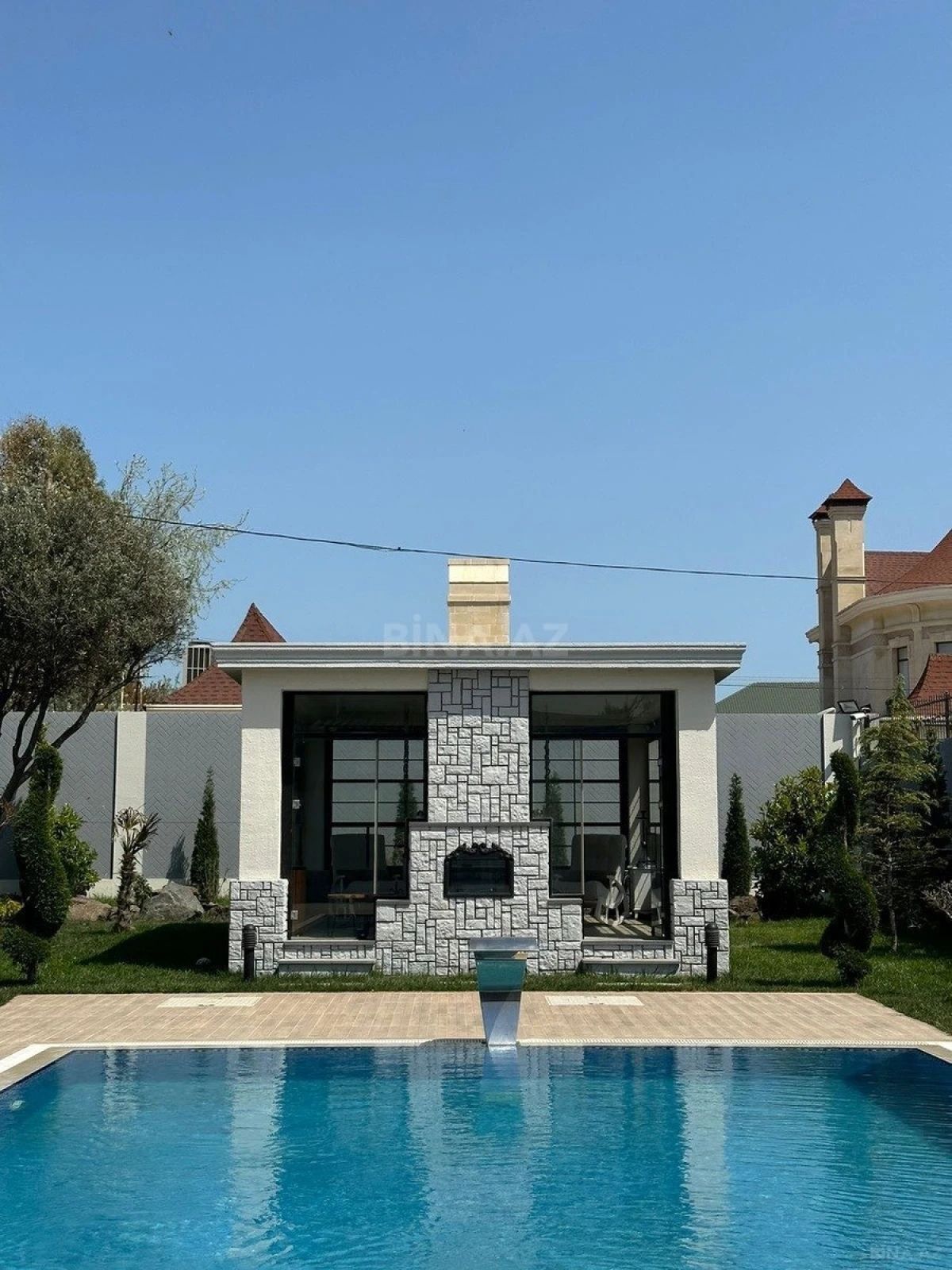 Kirayə verilir 6 otaqlı həyət evi 600 m²