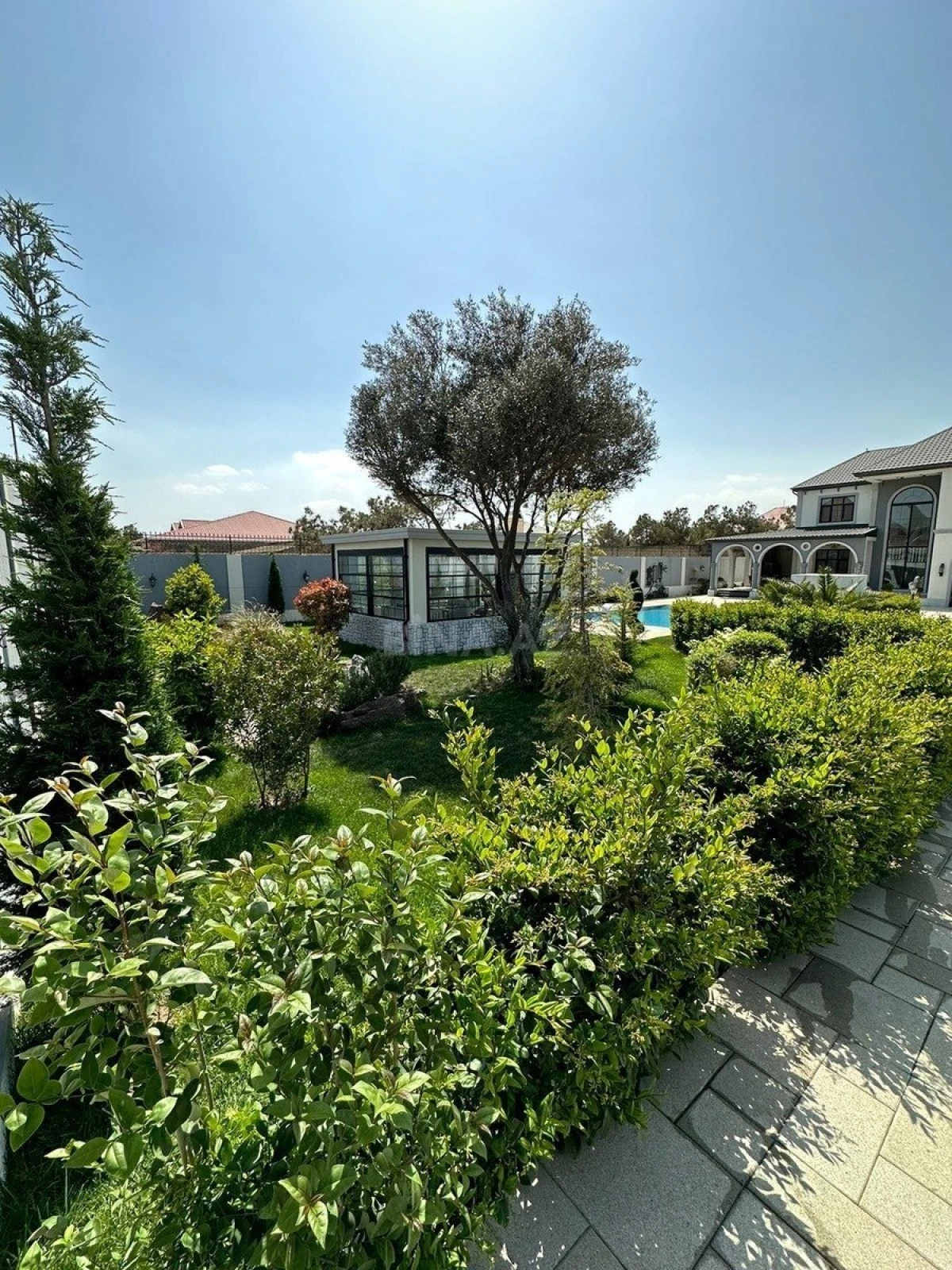Kirayə verilir 6 otaqlı həyət evi 600 m²