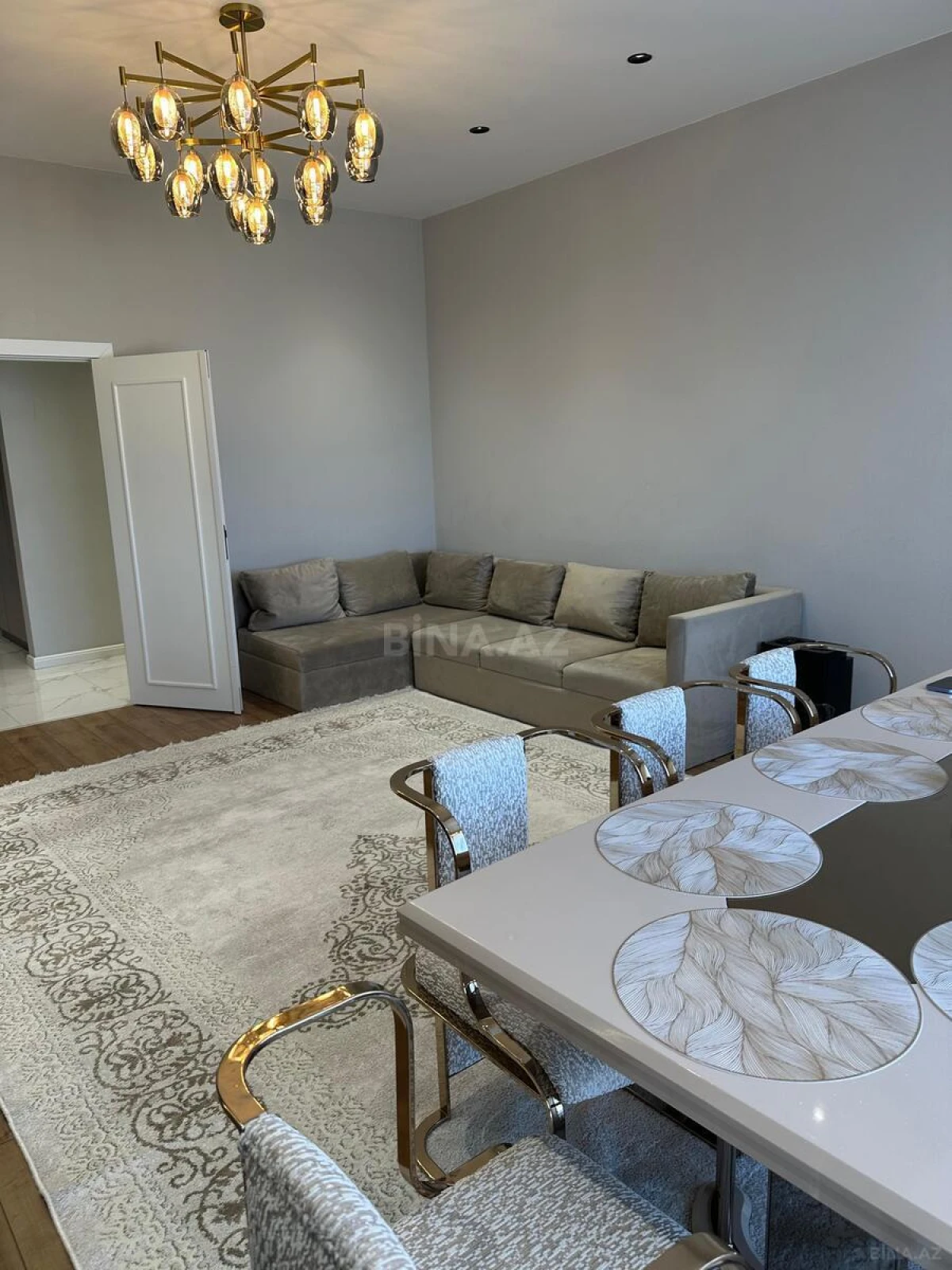 Satılır 3 otaqlı mənzil 140 m²