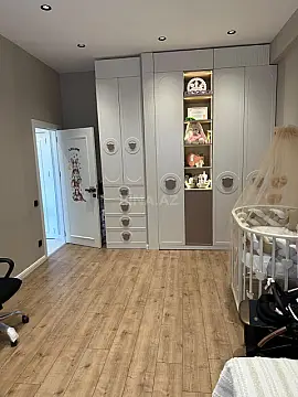 Satılır 3 otaqlı mənzil 140 m²