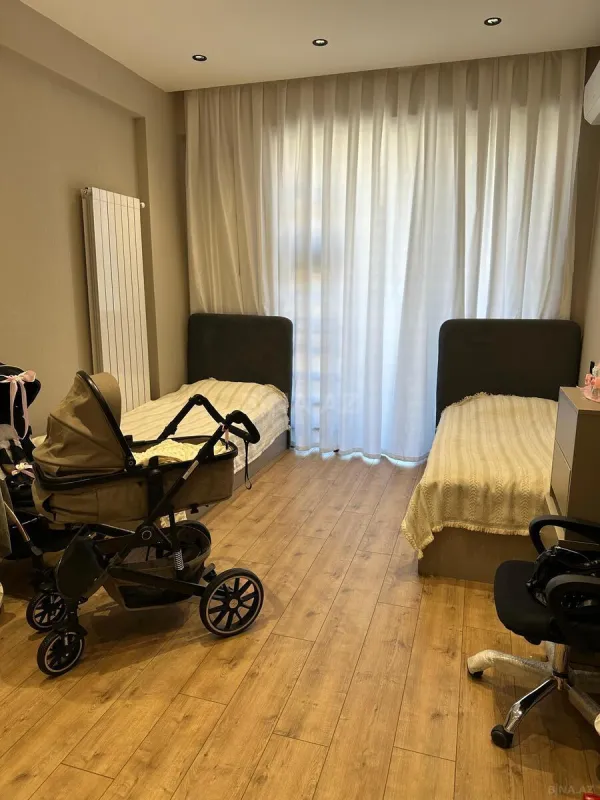 Satılır 3 otaqlı mənzil 140 m²