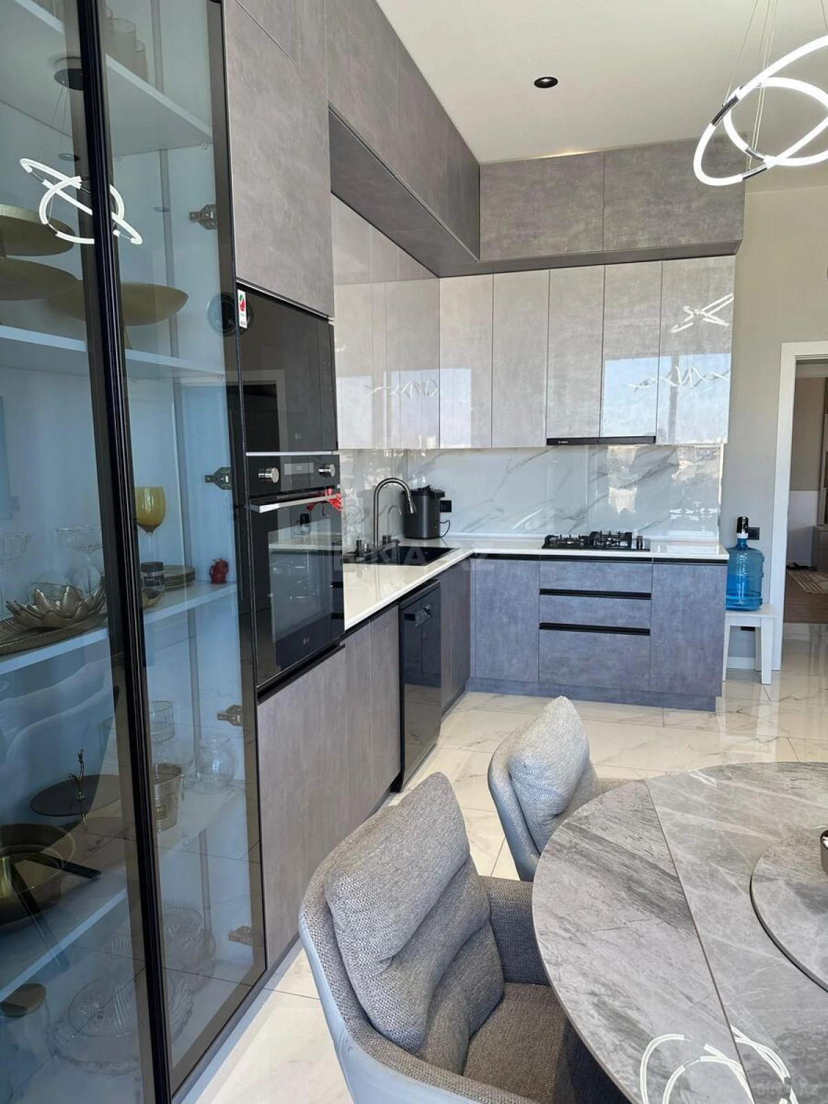 Satılır 3 otaqlı mənzil 140 m²