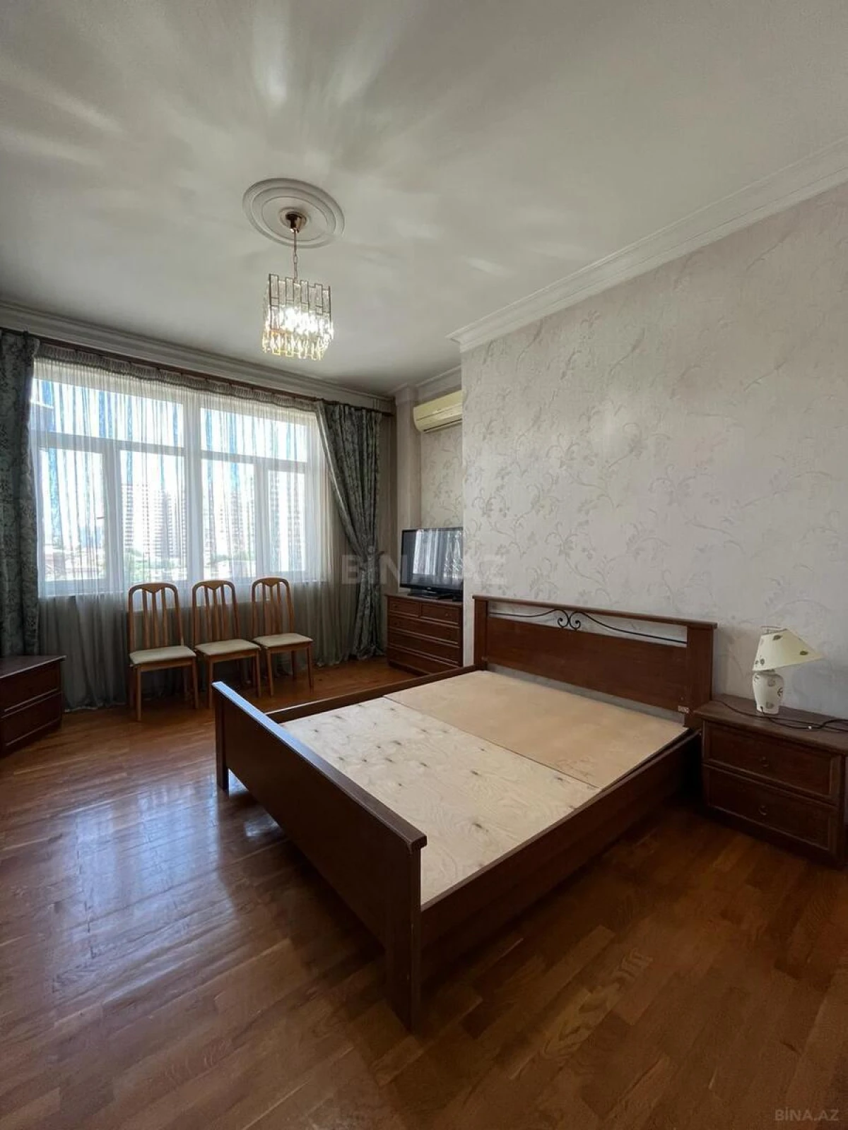 Satılır 6 otaqlı mənzil 190 m²