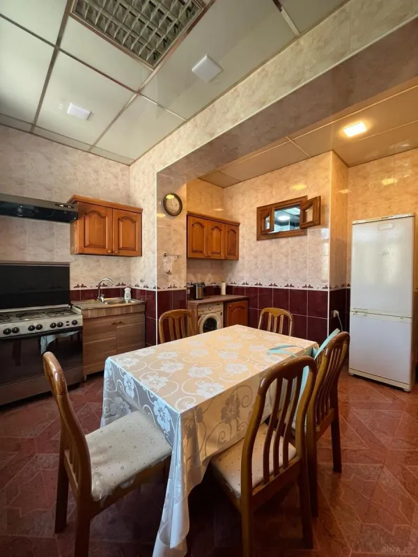 Satılır 6 otaqlı mənzil 190 m²