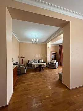 Satılır 6 otaqlı mənzil 190 m²