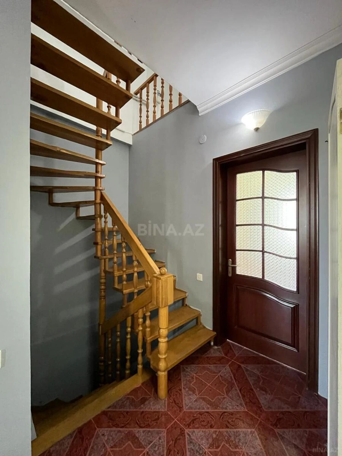 Satılır 6 otaqlı mənzil 190 m²