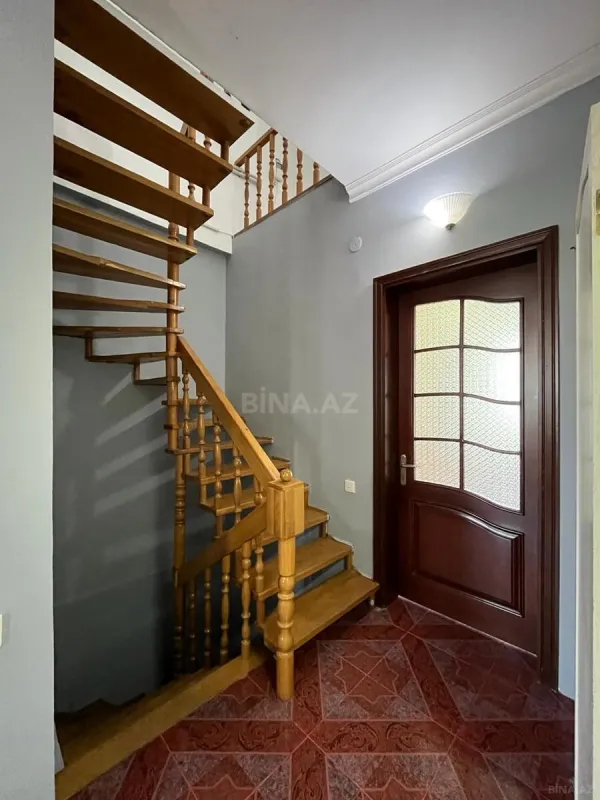 Satılır 6 otaqlı mənzil 190 m²