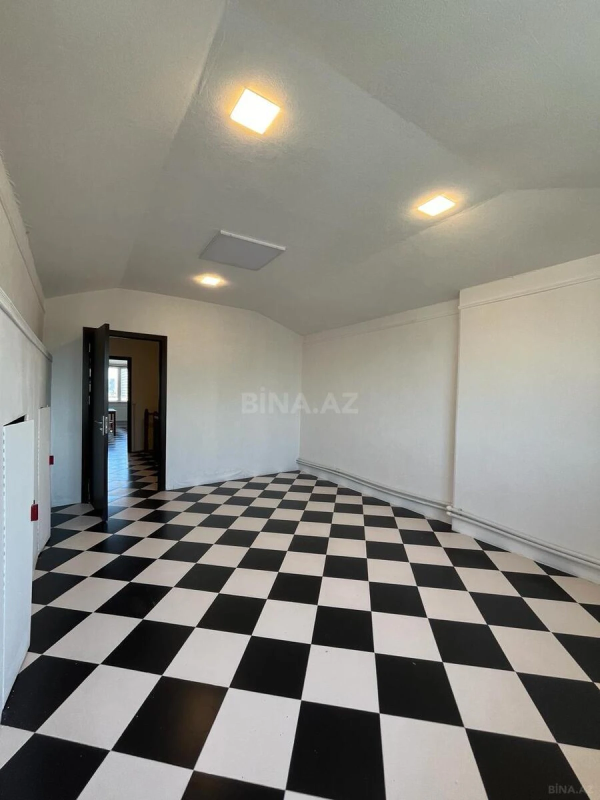 Satılır 6 otaqlı mənzil 190 m²