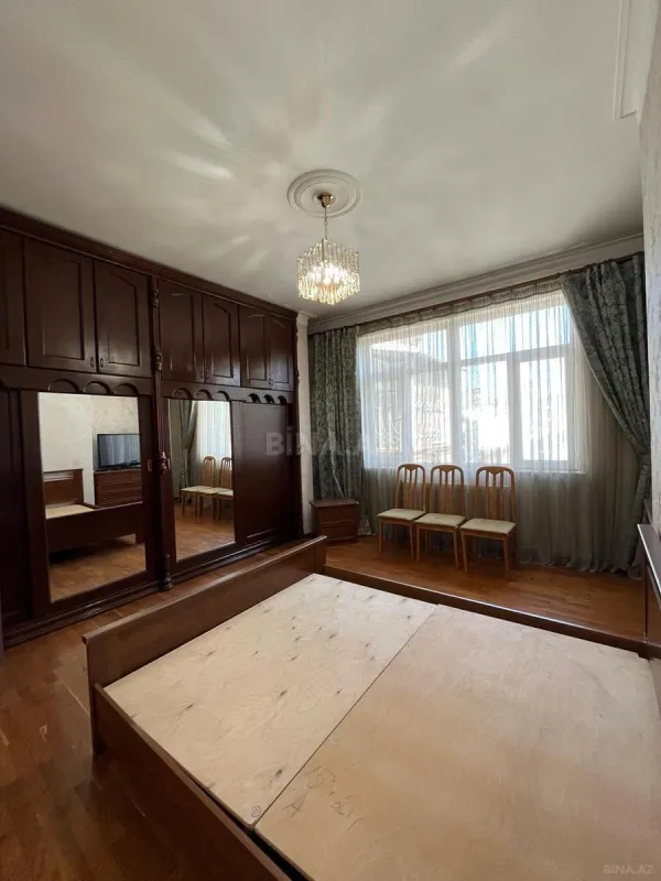 Satılır 6 otaqlı mənzil 190 m²