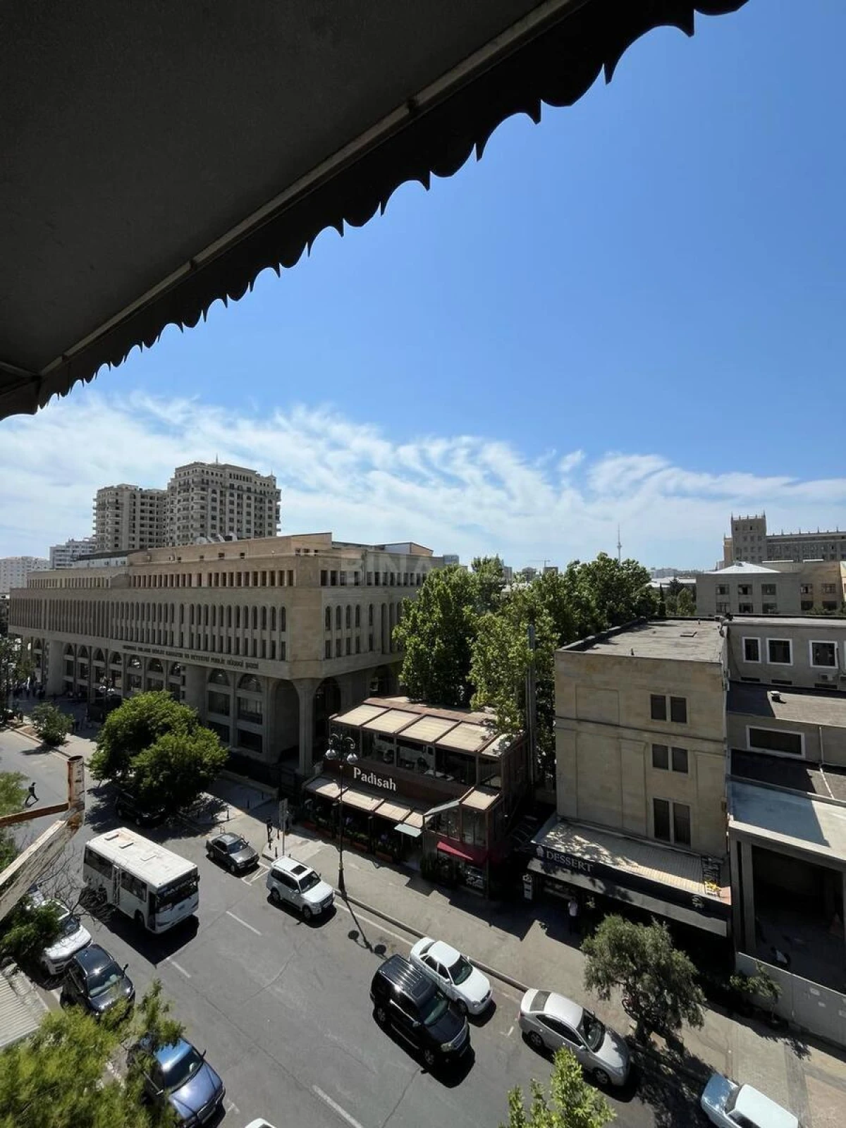 Satılır 6 otaqlı mənzil 190 m²