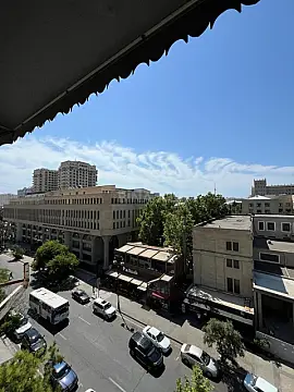 Satılır 6 otaqlı mənzil 190 m² — Bakı, Memar Əcəmi yanı 6 otaq 190.00 m²