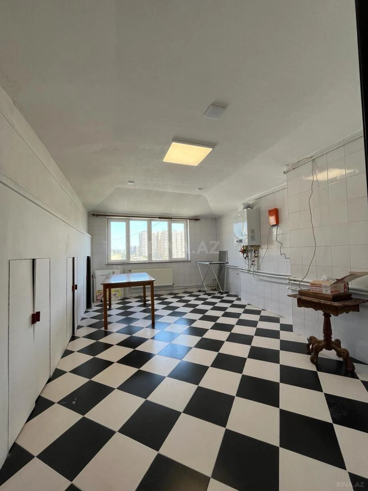 Satılır 6 otaqlı mənzil 190 m²