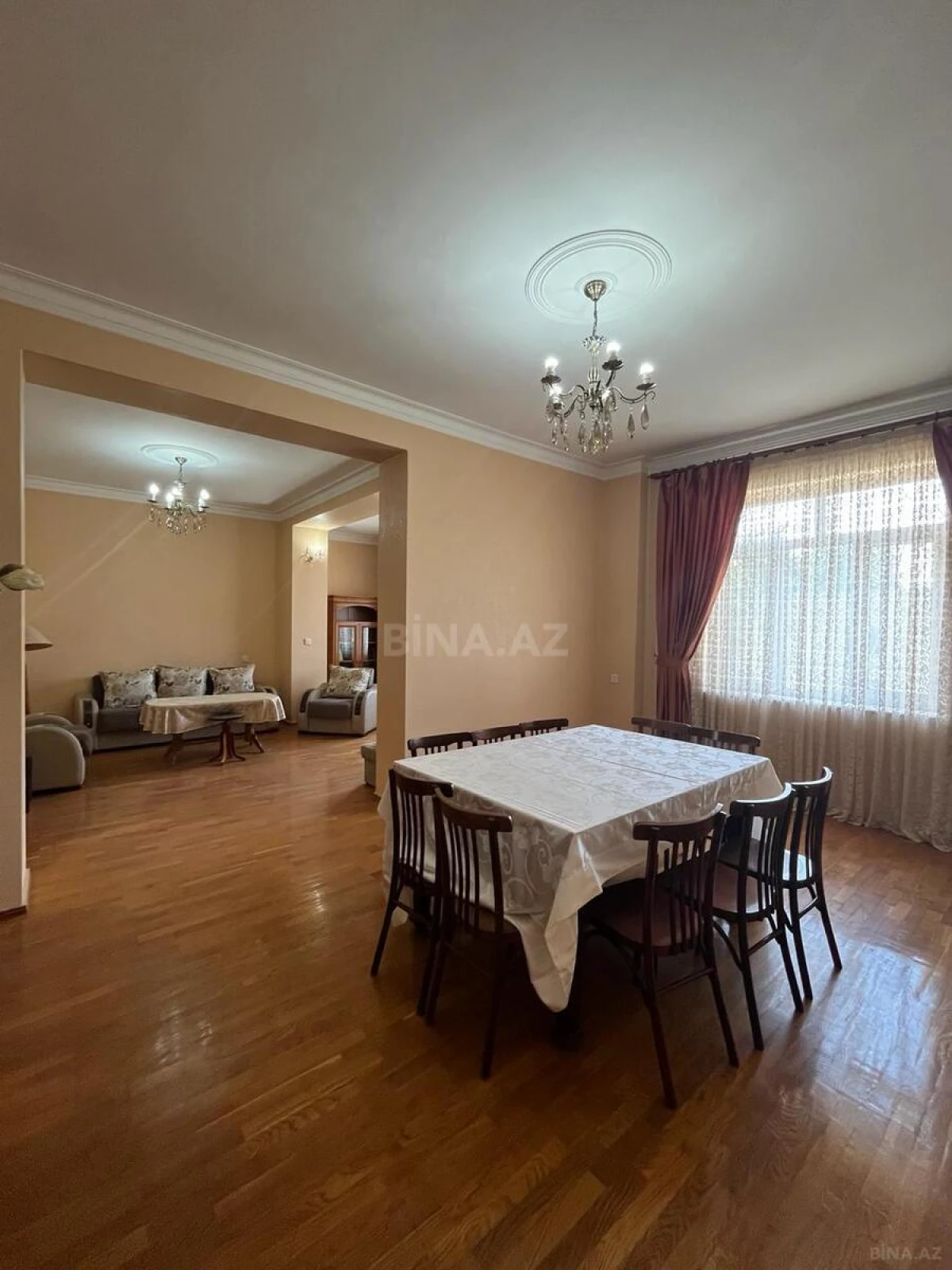 Satılır 6 otaqlı mənzil 190 m²
