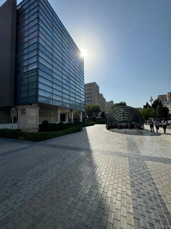 Satılır 6 otaqlı mənzil 190 m²