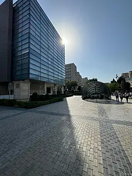 Satılır 6 otaqlı mənzil 190 m²