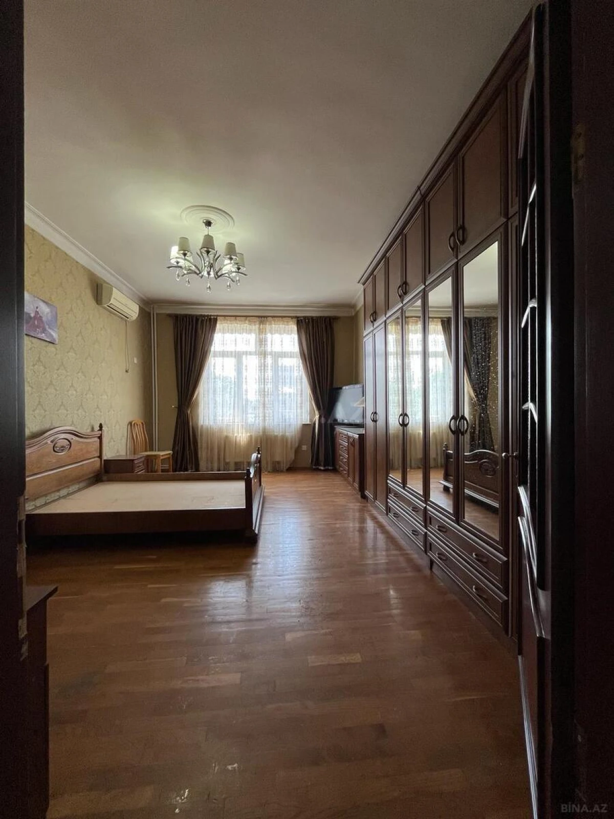 Satılır 6 otaqlı mənzil 190 m²
