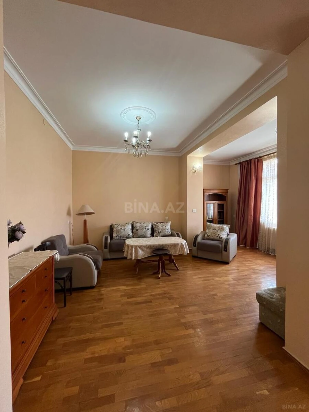 Satılır 6 otaqlı mənzil 190 m²