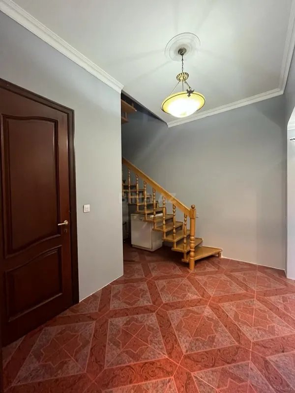 Satılır 6 otaqlı mənzil 190 m²