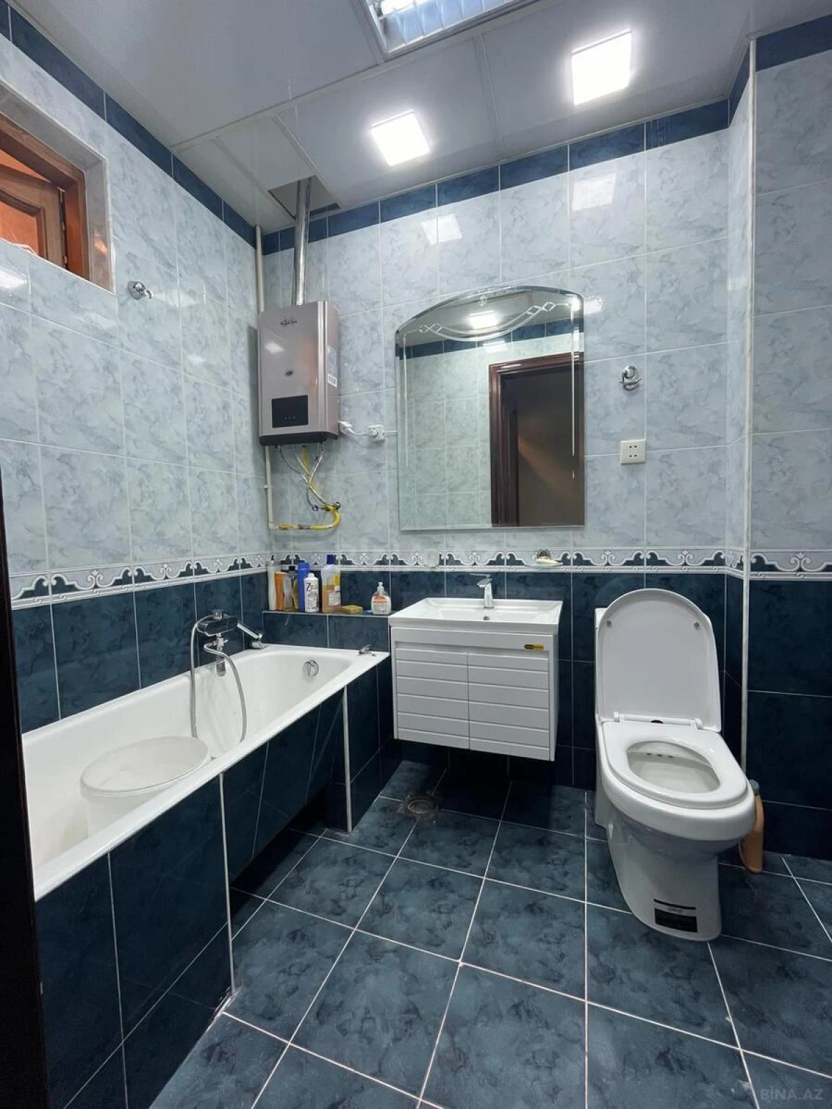 Satılır 6 otaqlı mənzil 190 m²