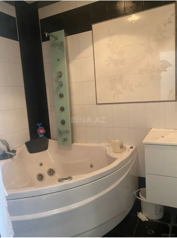 Satılır 4 otaqlı mənzil 140 m²