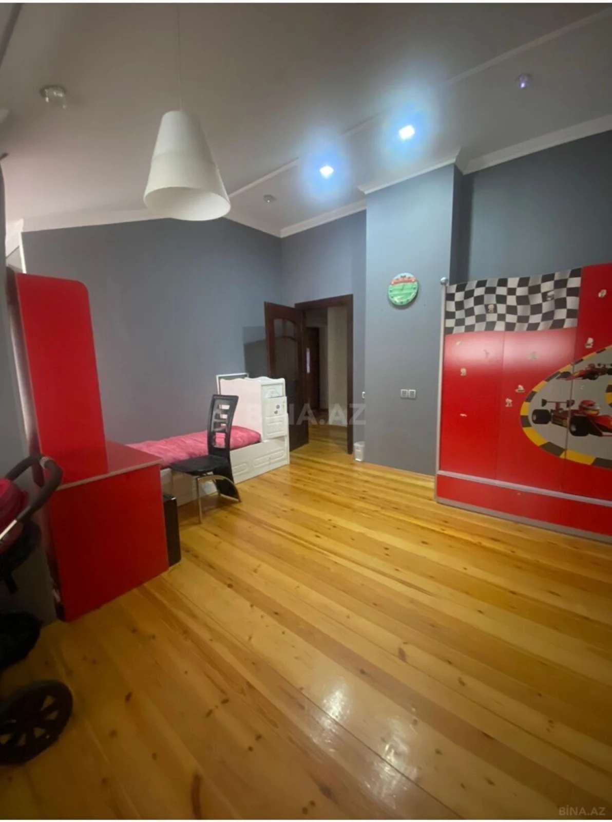 Satılır 4 otaqlı mənzil 140 m²