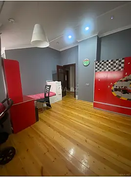 Satılır 4 otaqlı mənzil 140 m²