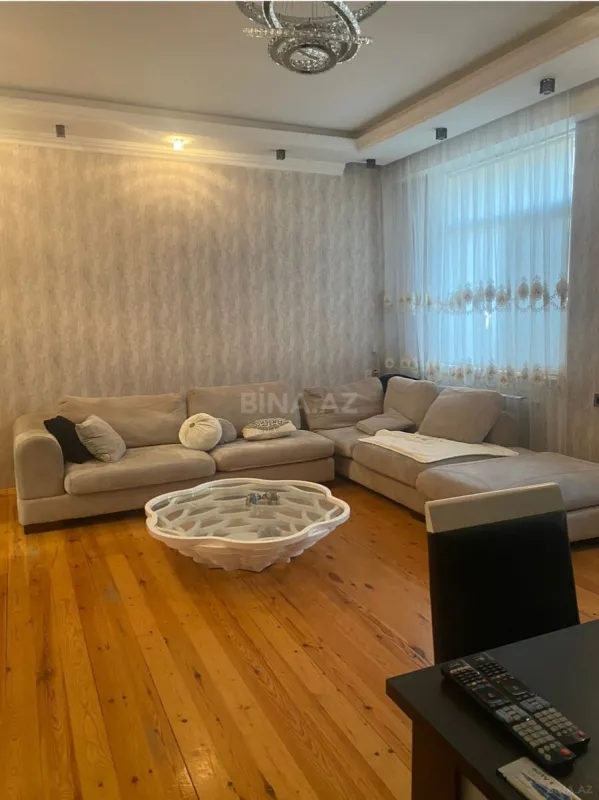 Satılır 4 otaqlı mənzil 140 m²