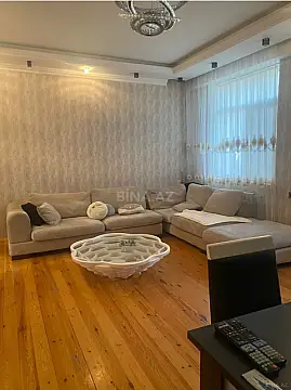 Satılır 4 otaqlı mənzil 140 m²