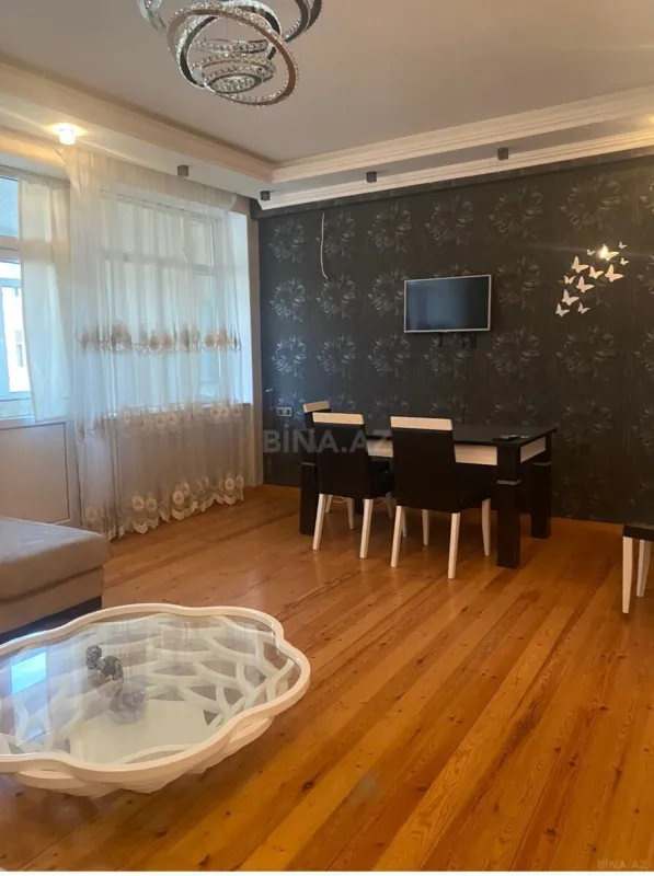 Satılır 4 otaqlı mənzil 140 m²
