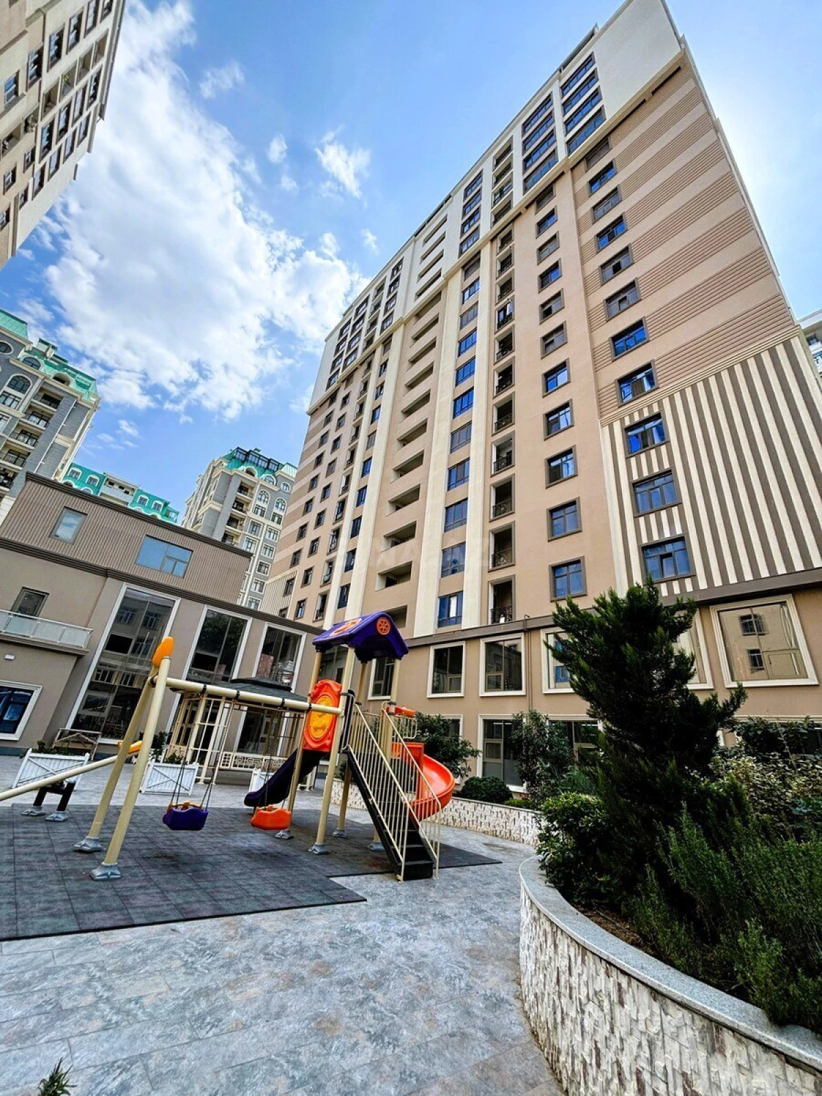 Satılır 2 otaqlı mənzil 80.7 m²