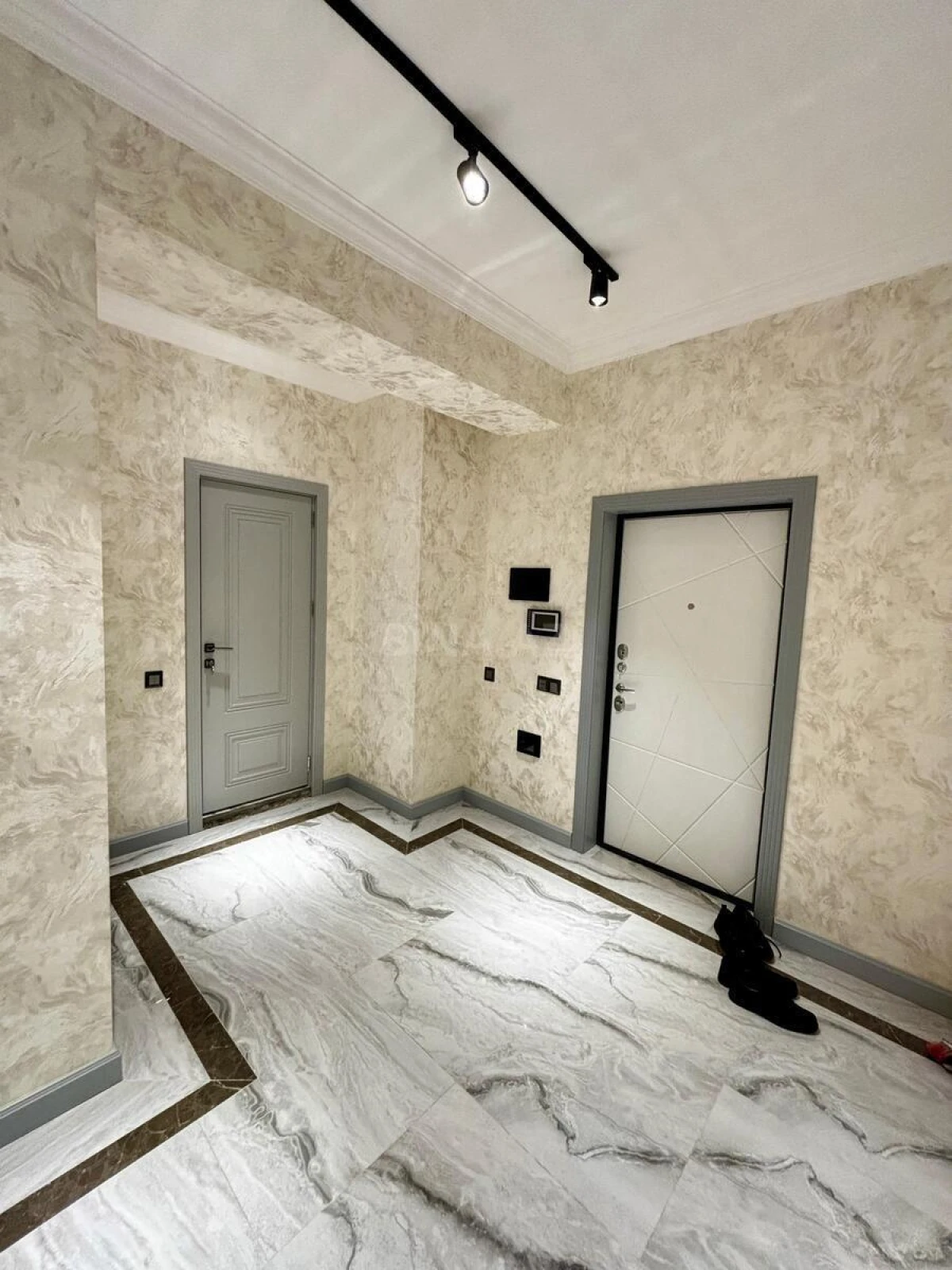 Satılır 2 otaqlı mənzil 80.7 m²