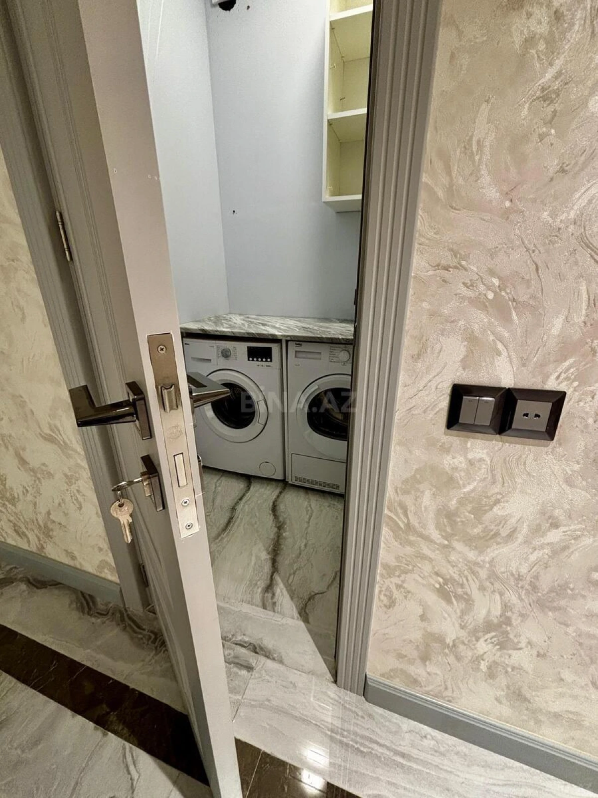 Satılır 2 otaqlı mənzil 80.7 m²
