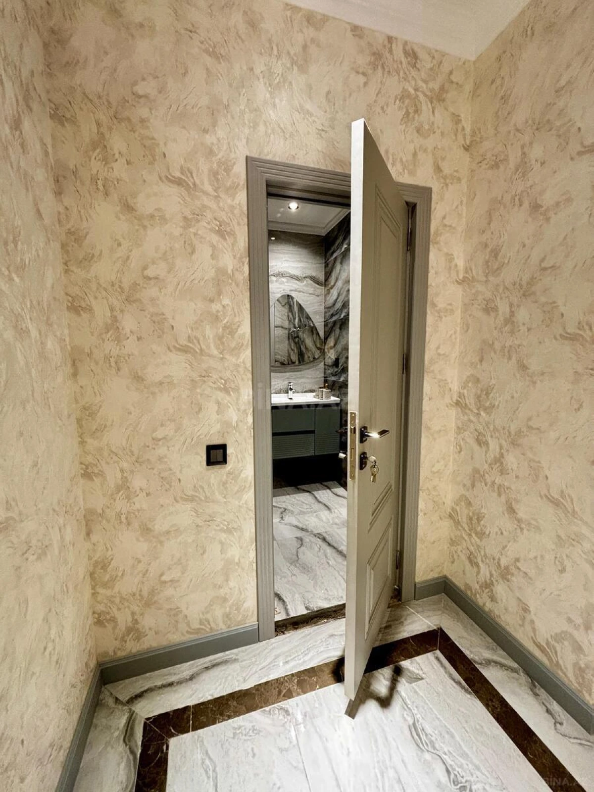 Satılır 2 otaqlı mənzil 80.7 m²