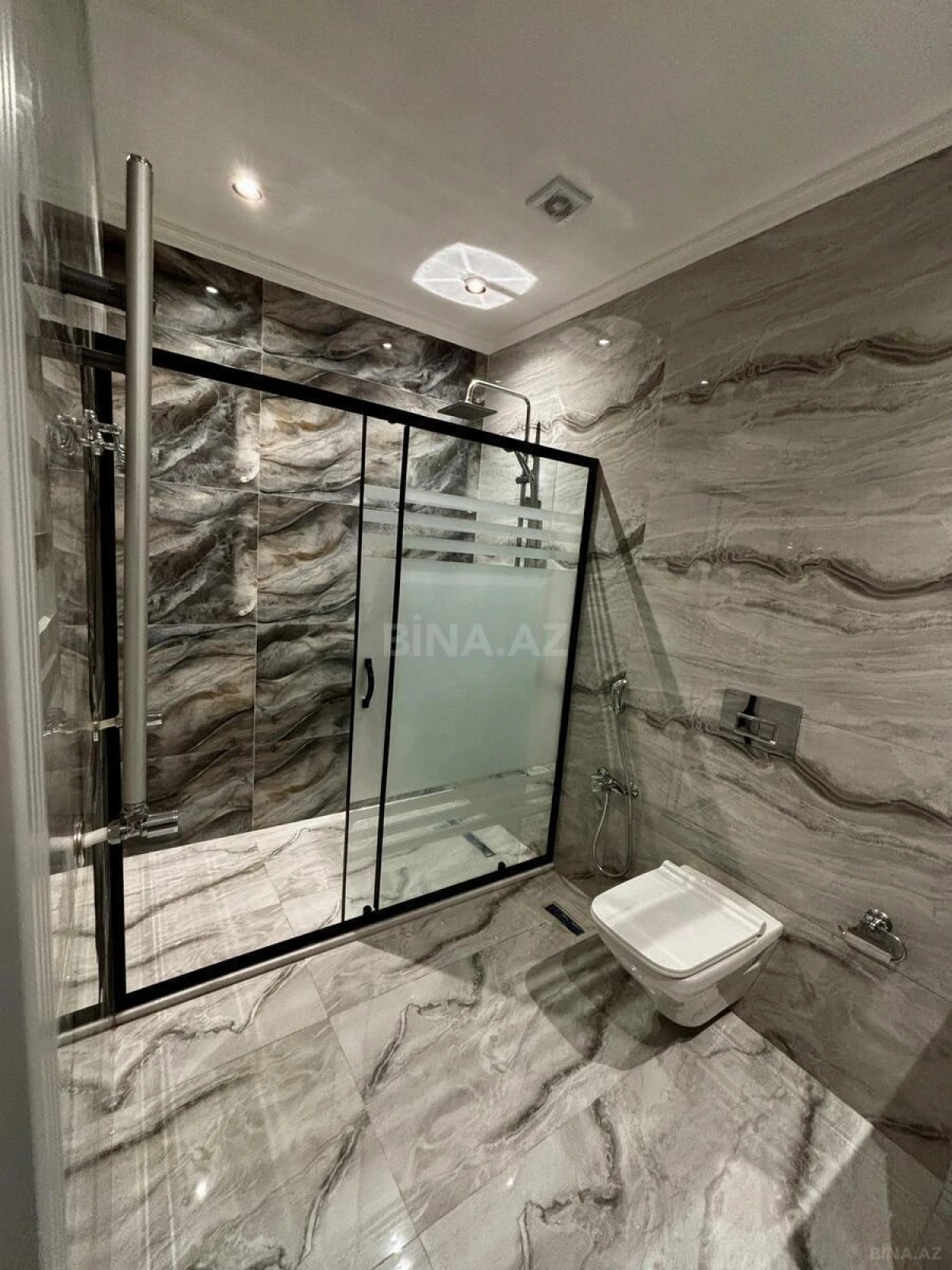 Satılır 2 otaqlı mənzil 80.7 m²