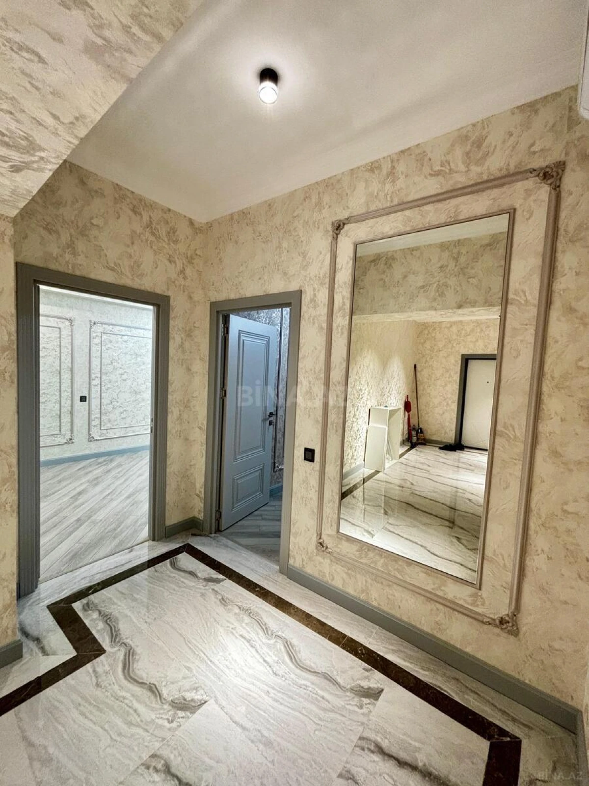 Satılır 2 otaqlı mənzil 80.7 m²