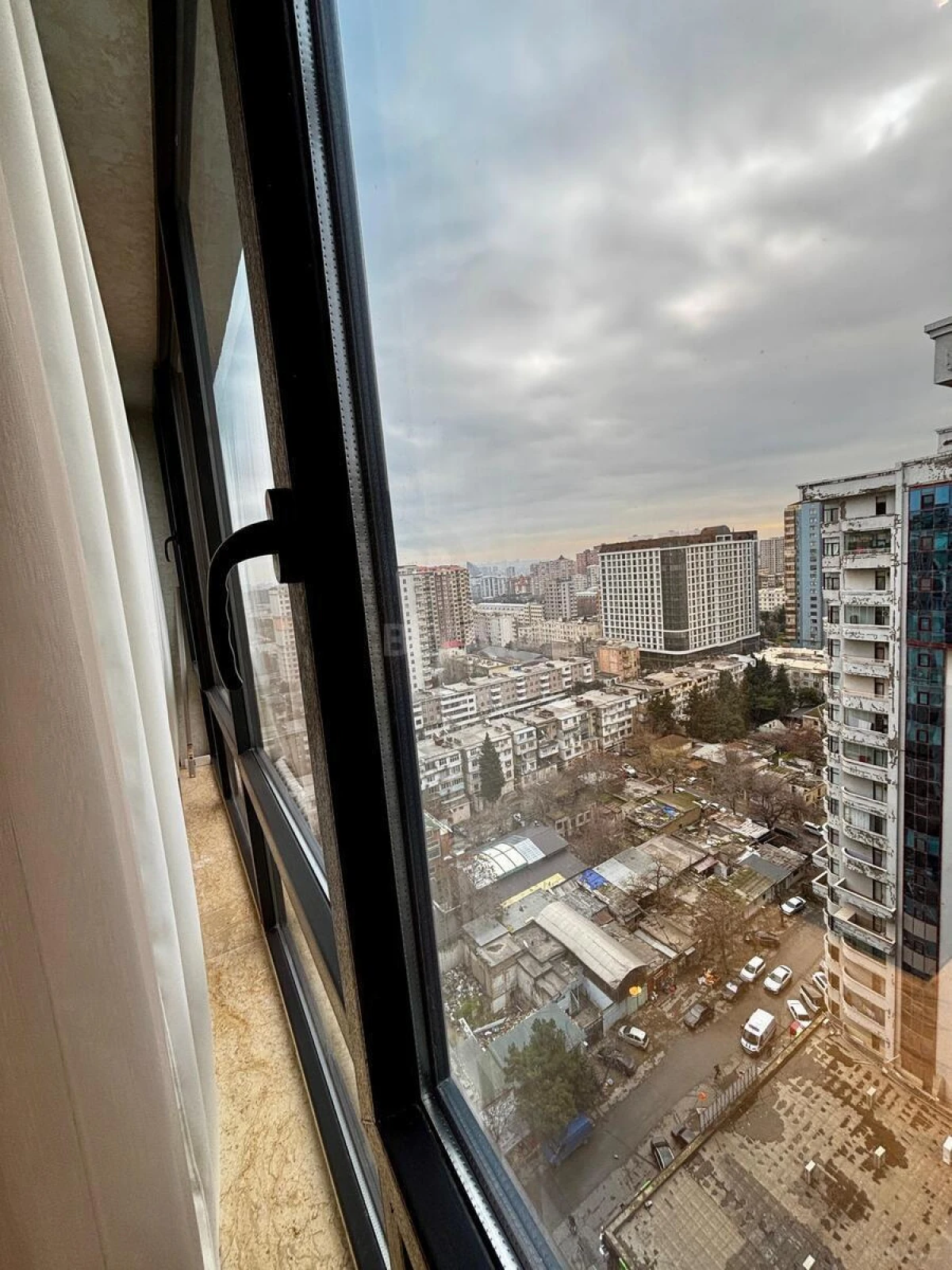 Satılır 2 otaqlı mənzil 80.7 m²