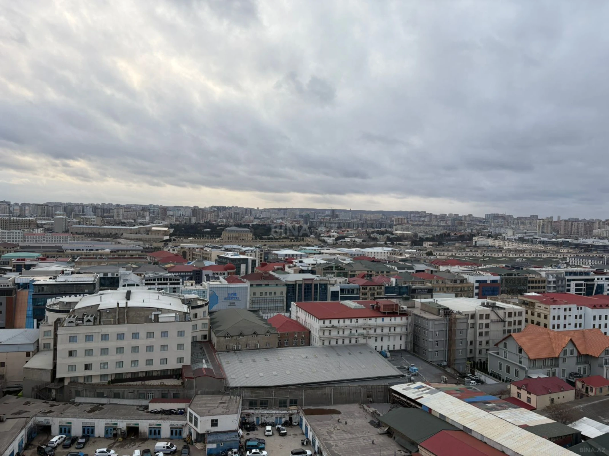 Satılır 3 otaqlı mənzil 102 m²