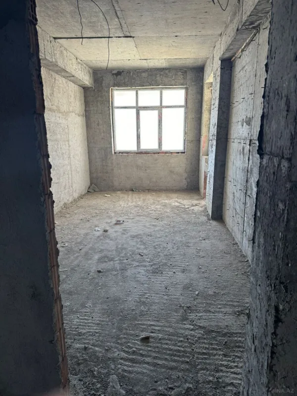 Satılır 4 otaqlı mənzil 181 m²