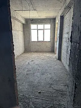Satılır 4 otaqlı mənzil 181 m²