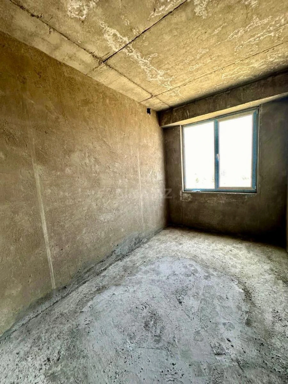 Satılır 4 otaqlı mənzil 181 m²