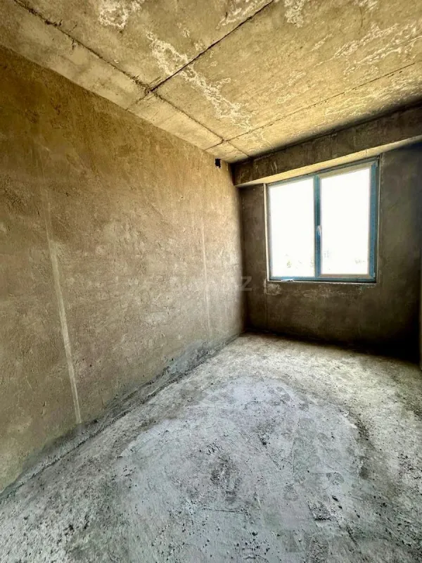 Satılır 4 otaqlı mənzil 181 m²