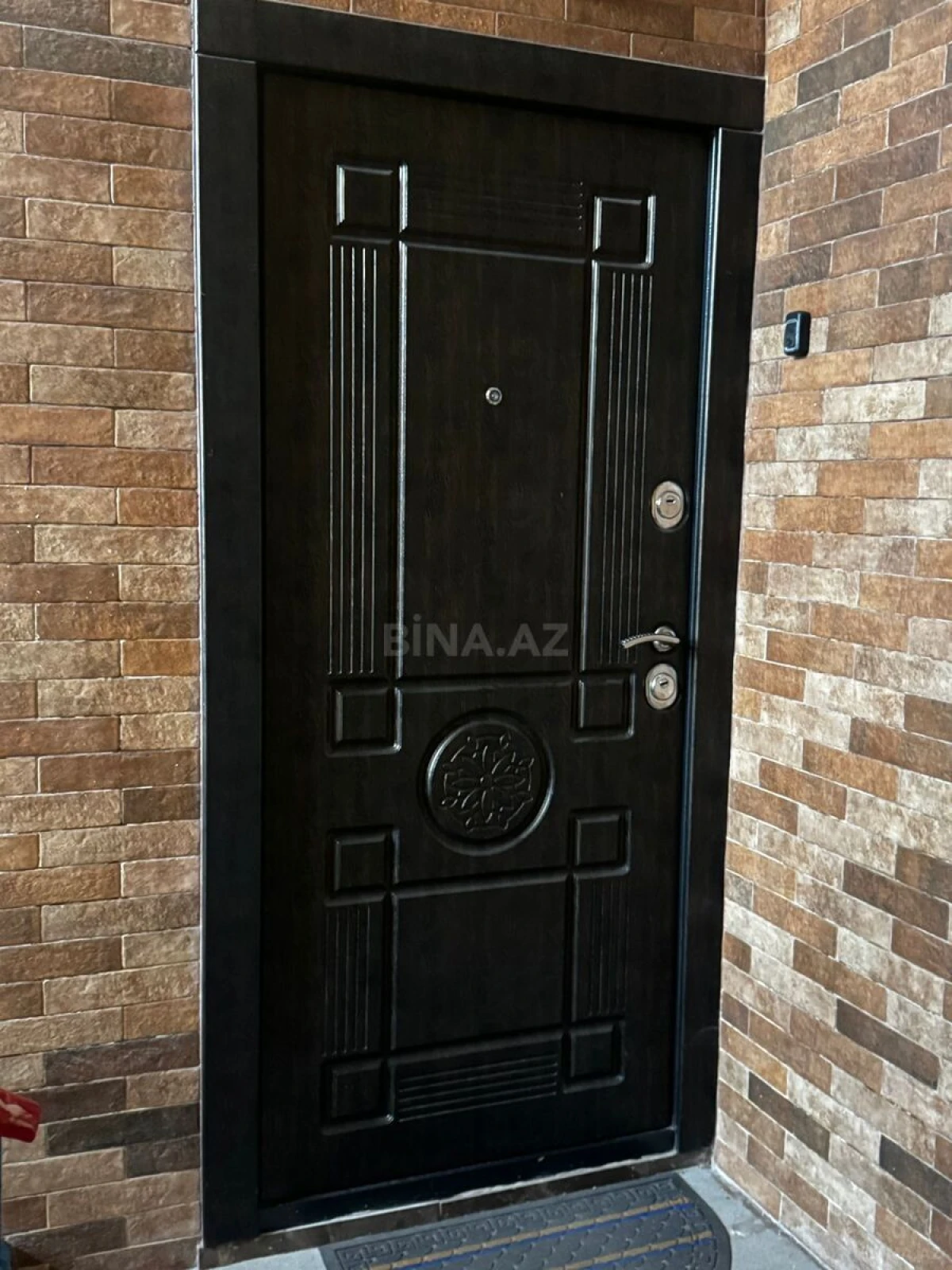 Satılır 5 otaqlı mənzil 120 m²