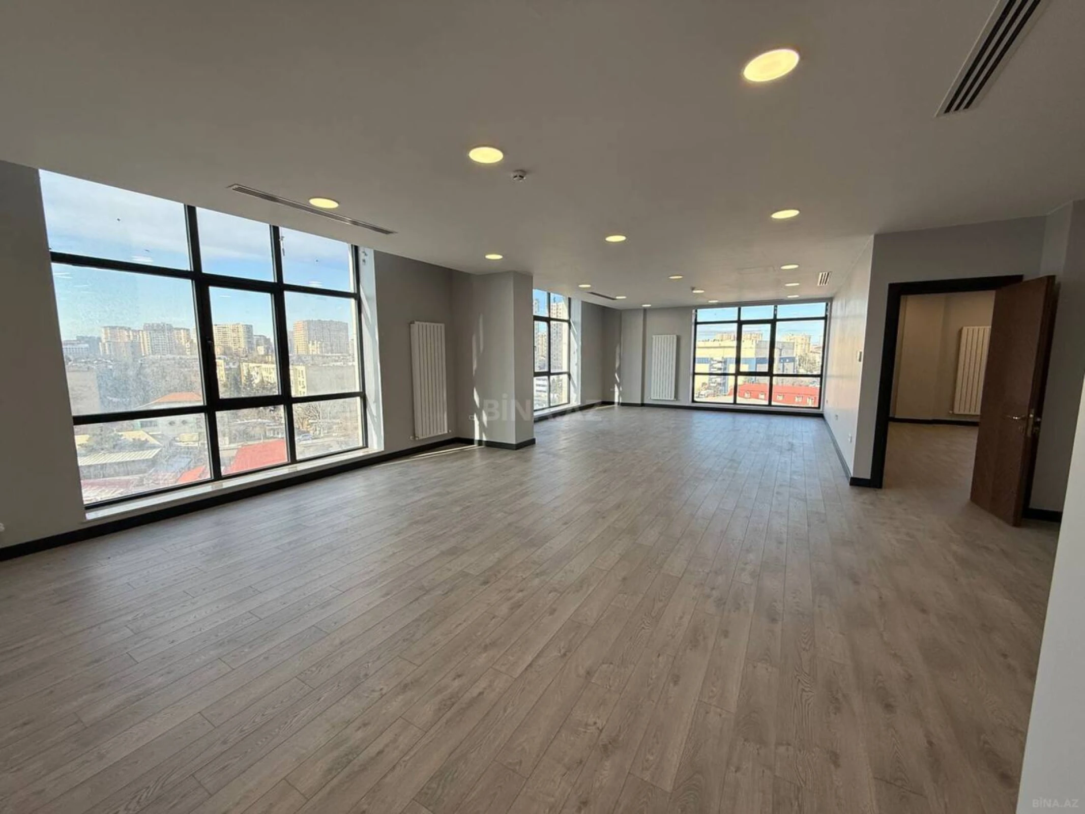 Kirayə verilir 2 otaqlı ofis 78 m²