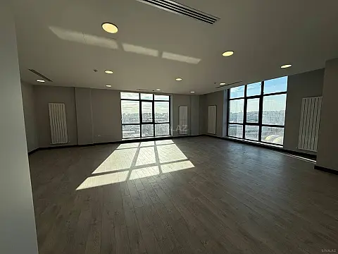 Kirayə verilir 2 otaqlı ofis 78 m²