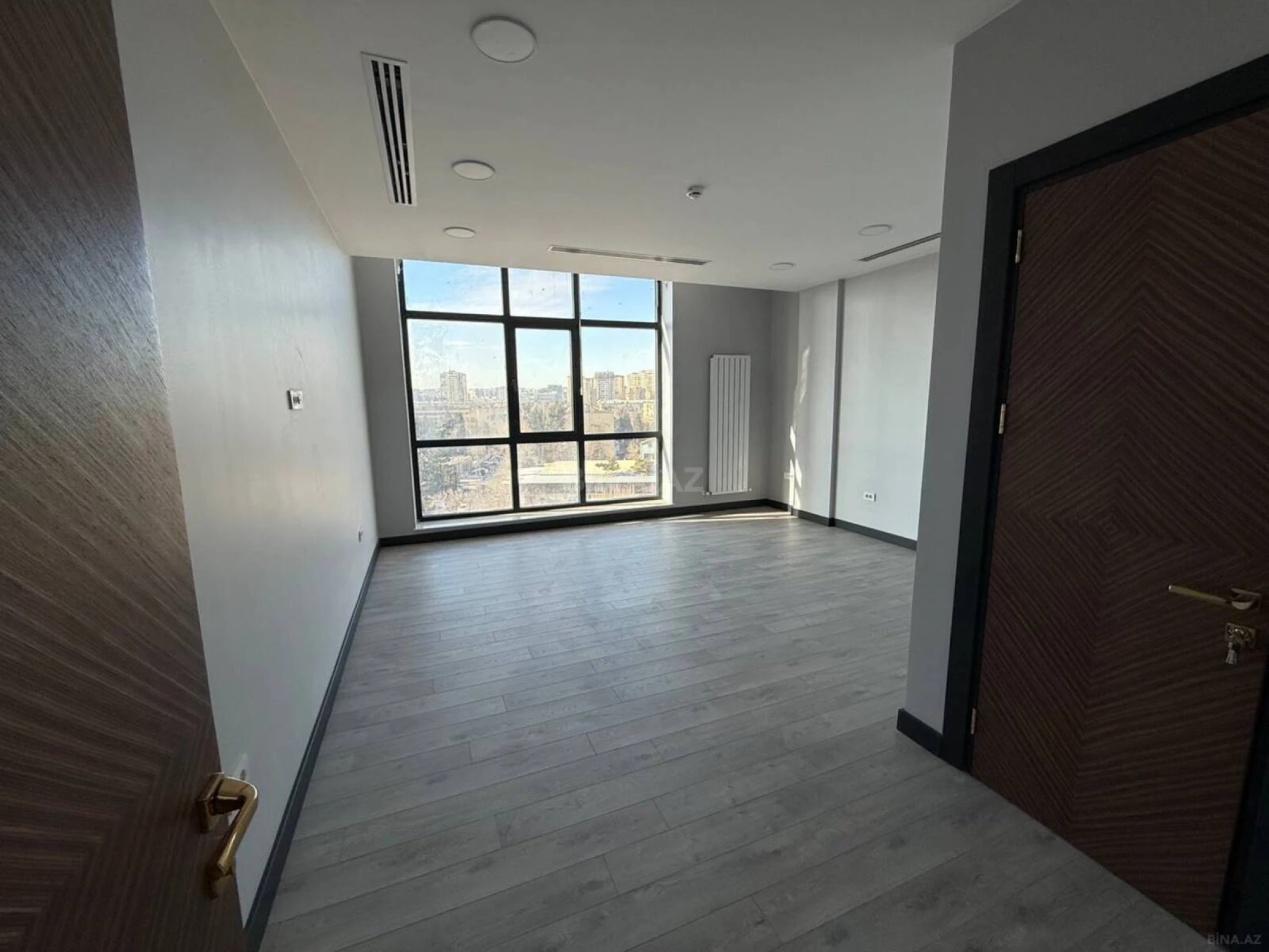Kirayə verilir 2 otaqlı ofis 78 m²