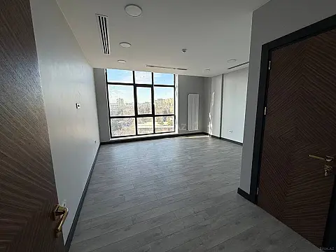 Kirayə verilir 2 otaqlı ofis 78 m²