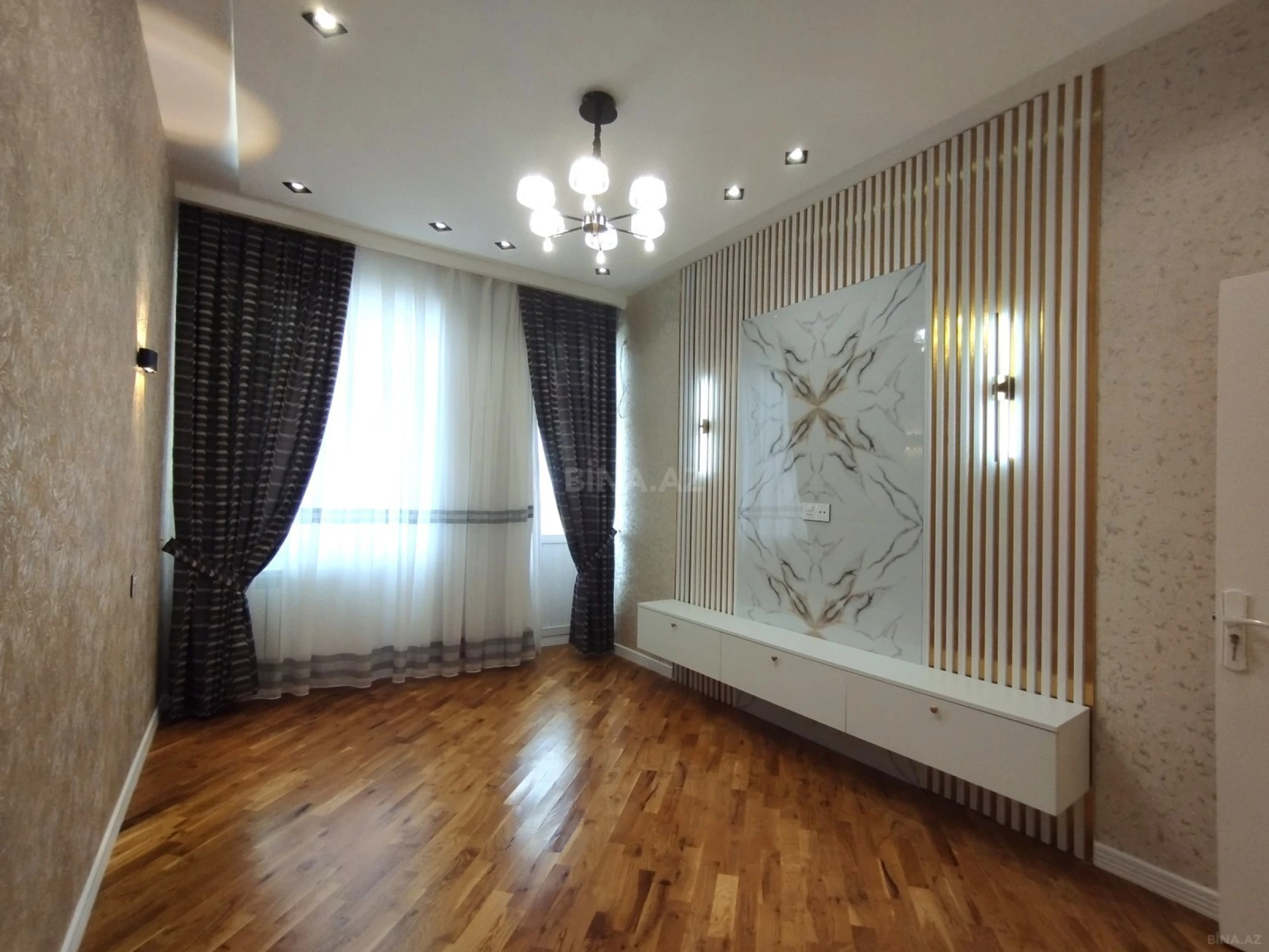 Satılır 3 otaqlı mənzil 116 m²