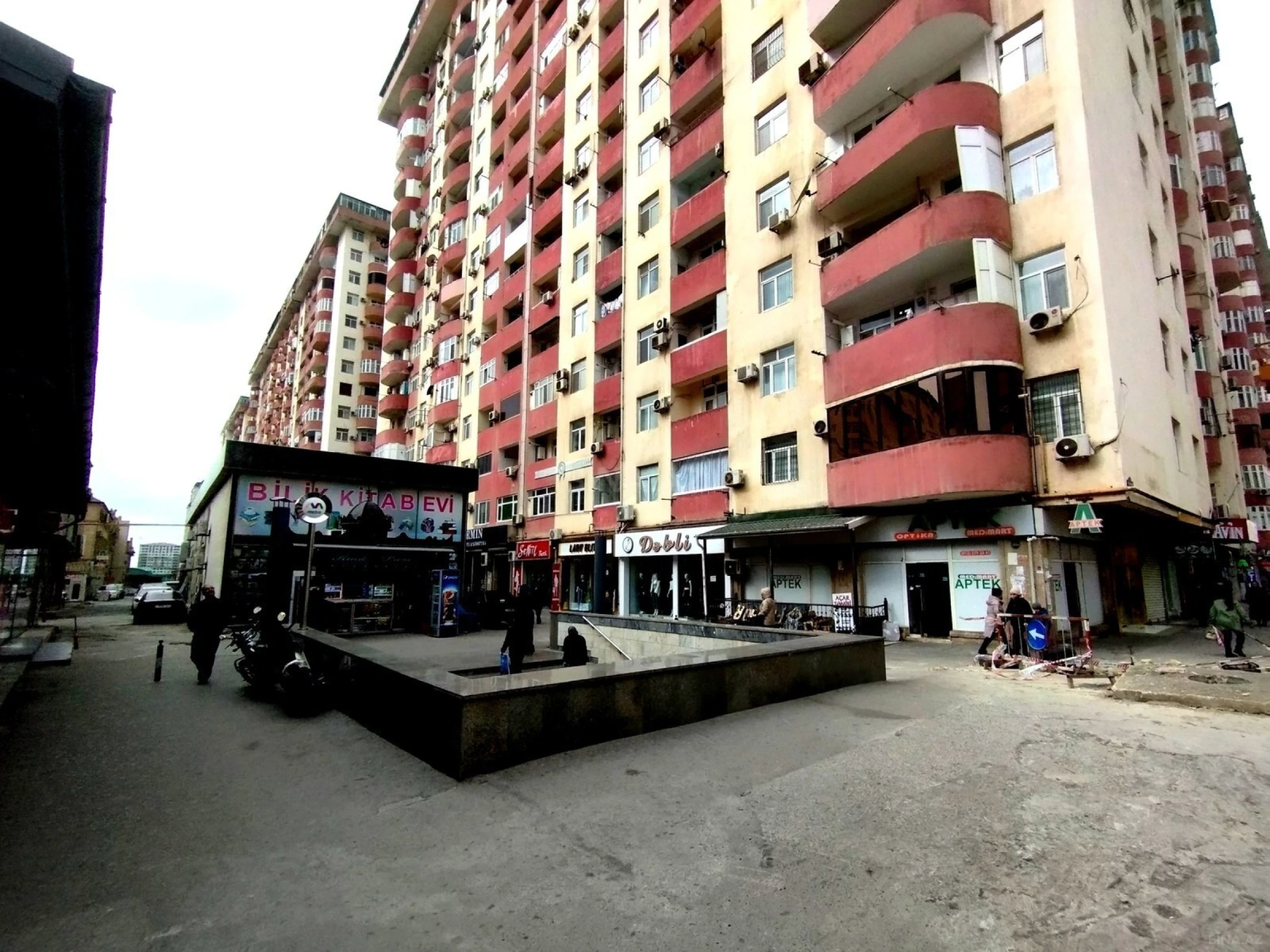 Satılır 3 otaqlı mənzil 116 m²